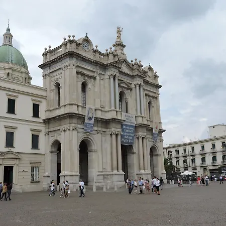 Pompei Apartment شقة *